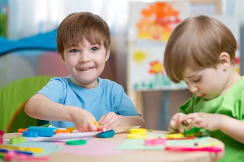 Comment fabriquer facilement de la peinture, de la colle et de la pâte à modeler 100 % naturelles?