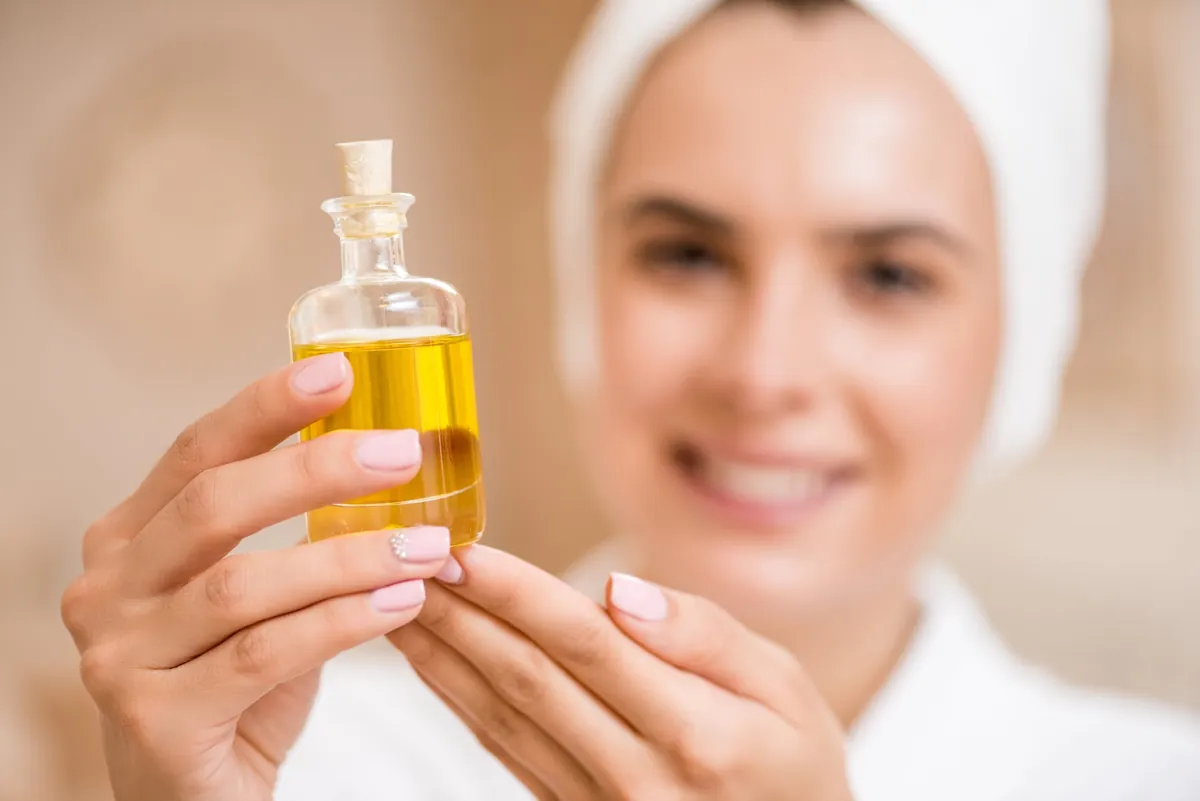 8 astuces beauté avec de l'huile de ricin