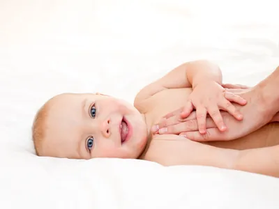 Bébé : massage aux huiles