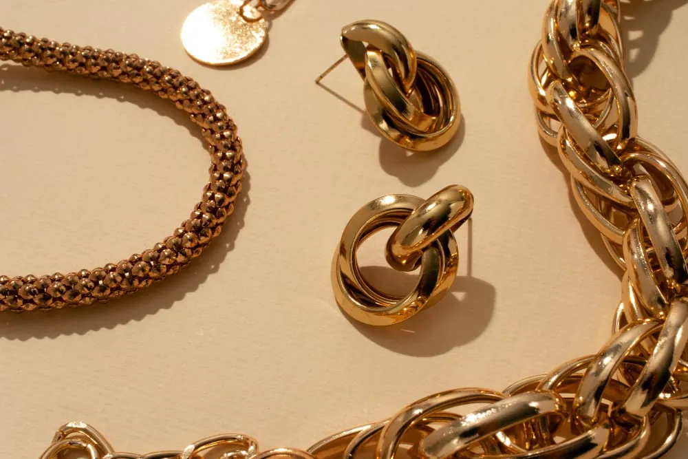5 astuces pour nettoyer les bijoux en or