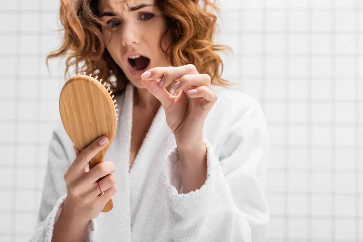 5 idées reçues sur les cheveux blancs