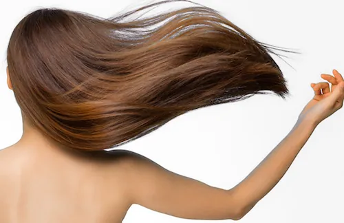 3 conseils pour retrouver des cheveux brillants et fortifiés
