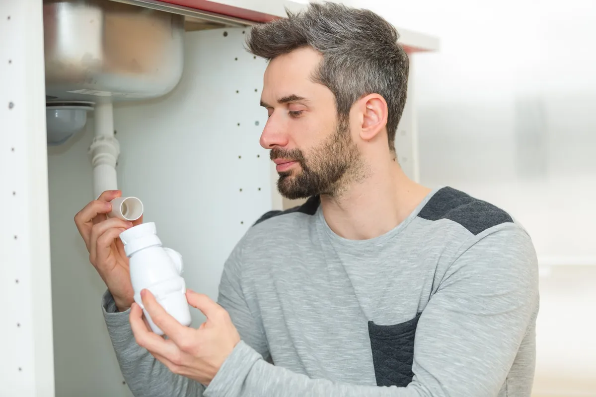 Comment déboucher un siphon de douche ou d'évier ?