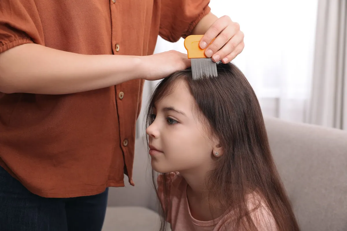 6 astuces de grands-mères contre les poux