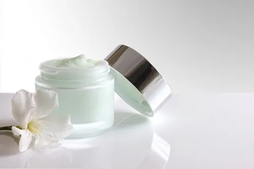 Cosmétiques : attention aux ingrédients !