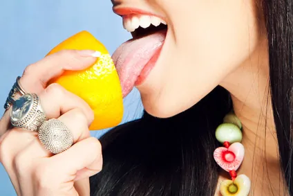 Comment éliminer la mauvaise haleine efficacement : 10 astuces incontournables
