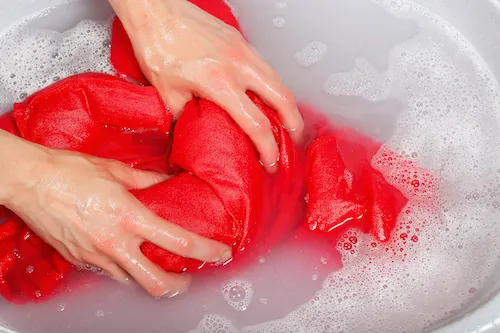 Astuce pour laver le linge à la main
