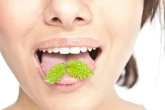 Mauvaise haleine : 10 astuces naturelles