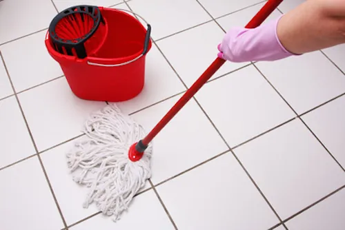Nettoyant au pin pour le carrelage