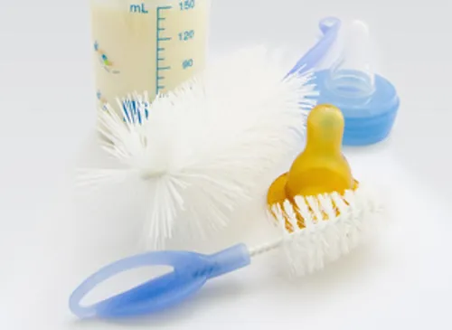 Astuce pour laver un biberon facilement