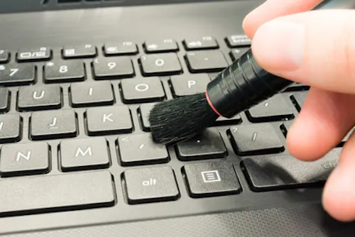 Astuce pour nettoyer le clavier d'un ordinateur