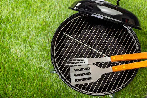 8 astuces pour nettoyer sa grille du barbecue