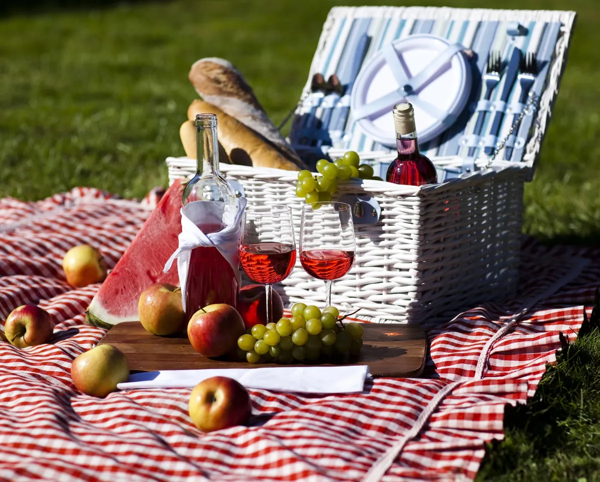 Comment choisir le panier pique-nique parfait pour vos escapades en plein air ?