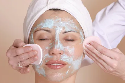 Peau grasse : recette de masque à l'argile verte