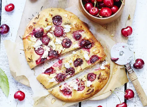 Recette : Focaccia Brebis, cerises et romarin