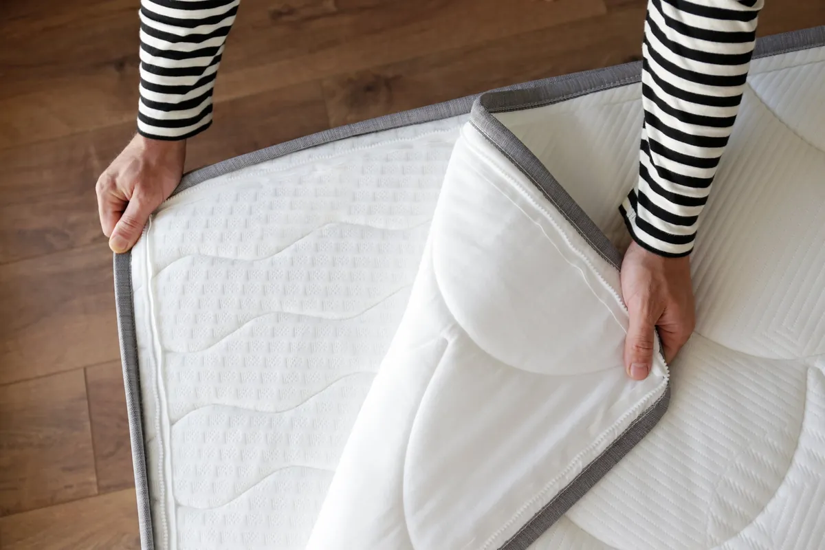 Comment rénover efficacement un matelas jauni avec un rénove matelas ?