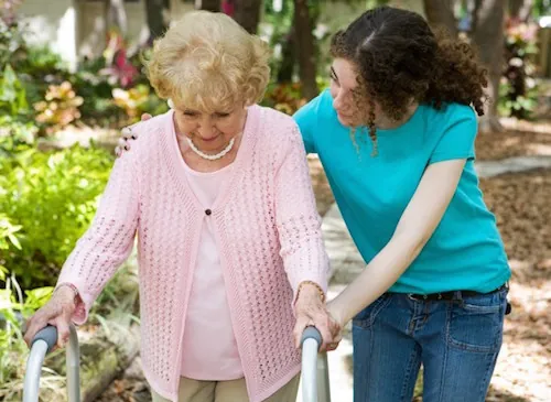 Seniors : des caméras intelligentes pour détecter les chutes à domicile