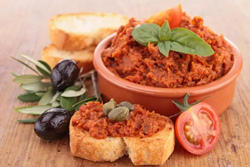 Tapenade aux olives noires et tomates séchées