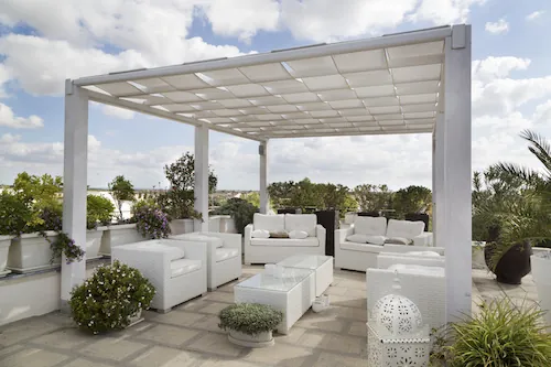 Comment éliminer la mousse sur une terrasse ?