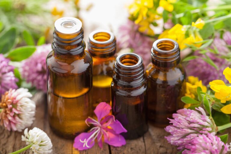 8 huiles essentielles pour l&rsquo;entretien de la maison