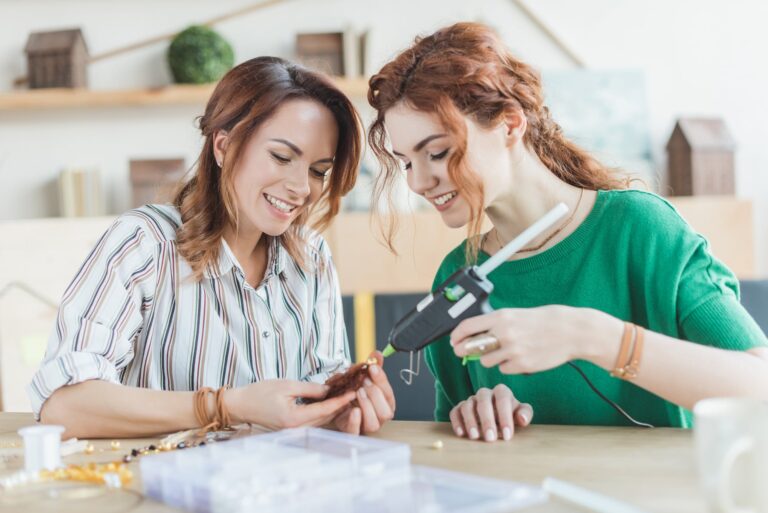 Comment enlever une tache de colle efficacement ?